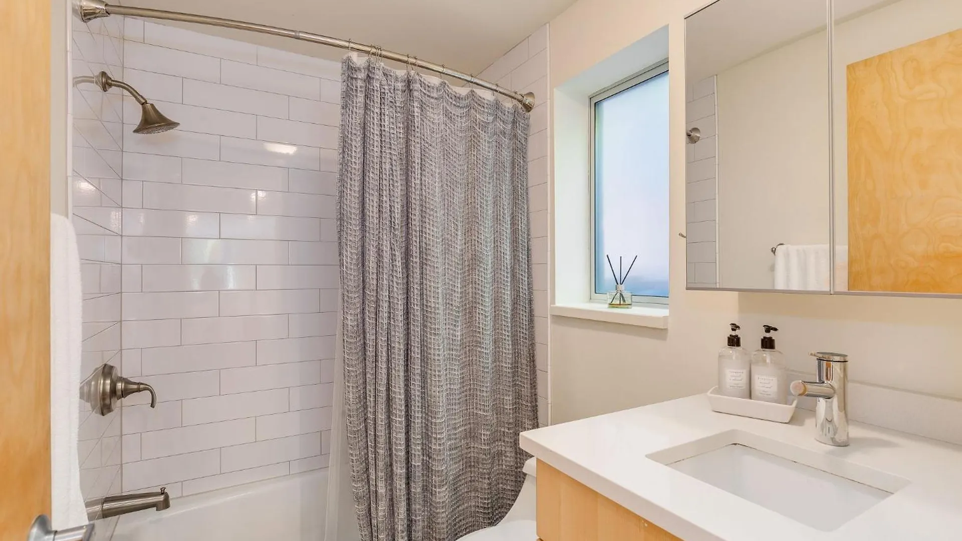 Holiday home 4Br 4Ba The Gardens At Queen Anne Seattle United States
